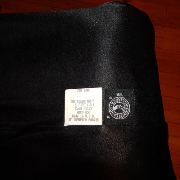 Laundry size 4 "THE PERFECT BLACK DRESS" - Picture 2 of 8